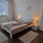 アパート V Centre V Apartmanovom Dome Enzo S Garazovym Statim