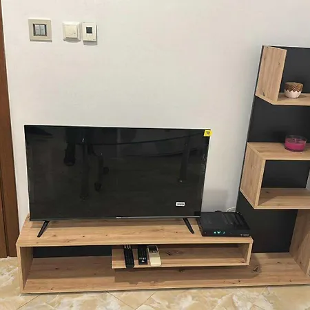 V Centre V Apartmanovom Dome Enzo S Garazovym Statim