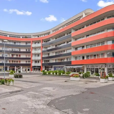 V Centre V Apartmanovom Dome Enzo S Garazovym Statim Appartement