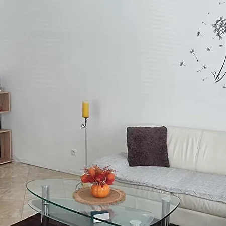 V Centre V Apartmanovom Dome Enzo S Garazovym Statim Appartement