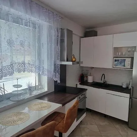 V Centre V Apartmanovom Dome Enzo S Garazovym Statim Piest'any