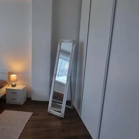 V Centre V Apartmanovom Dome Enzo S Garazovym Statim * Piest'any