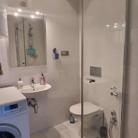 V Centre V Apartmanovom Dome Enzo S Garazovym Statim Appartement *